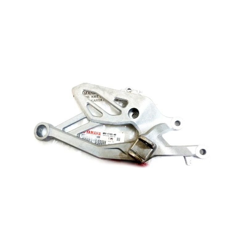 Правый кронштейн водительской подножки Yamaha YZF R15 / R15M 2022 2023